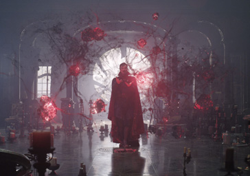 Doctor Strange in the Multiverse of Madness, de Sam Raimi, avec Benedict Cumberbatch et Elizabeth Olsen.